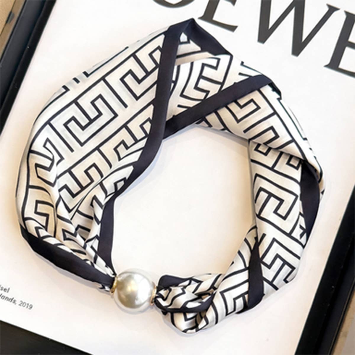 Pearl Magnetic Skinny Silk Neck Scarf_Cwasc03934