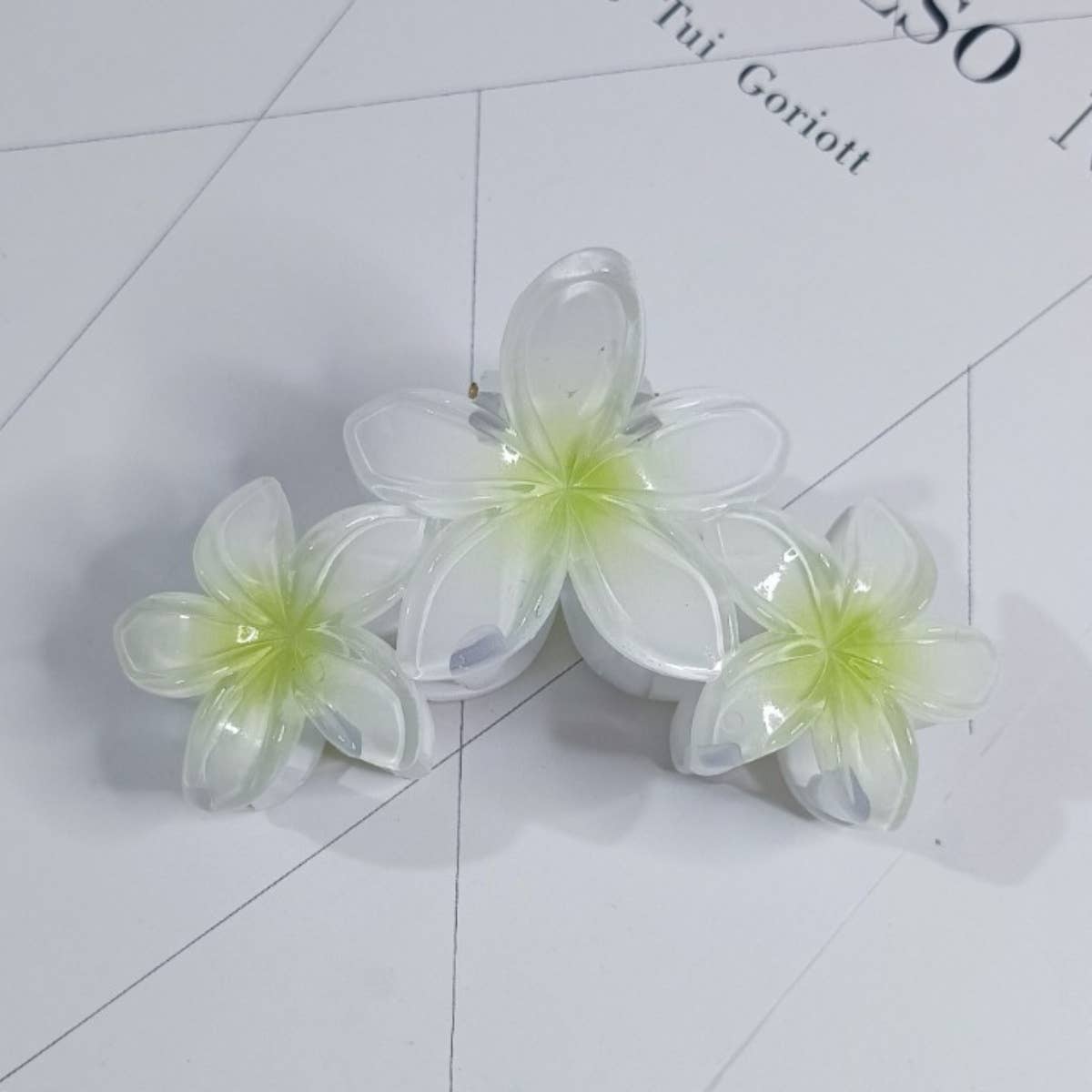 Cwasc1692_Petals Three Flower Clip Fashion Hair Claw