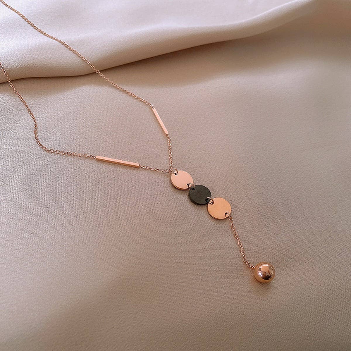 GEOMETRIC SEQUIN TASSEL NECKLACE_CWAJE2370