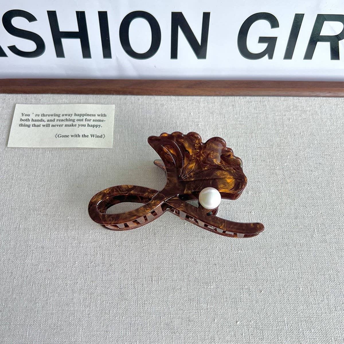 GINKGO LEAF PEARL ACETATE HAIR CLAW CLIP FOR WOMEN_CWAHA5785