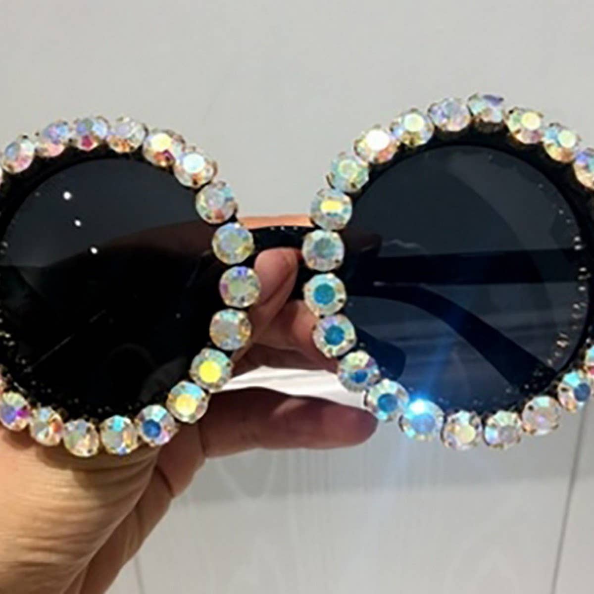 DIAMOND EXAGGERATED ROUND FRAME SUNGLASSES_CWASG0789