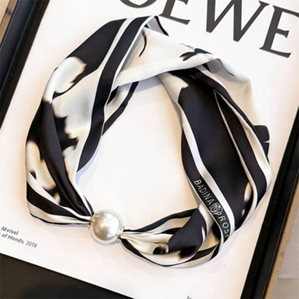 Pearl Magnetic Skinny Silk Neck Scarf_Cwasc03934