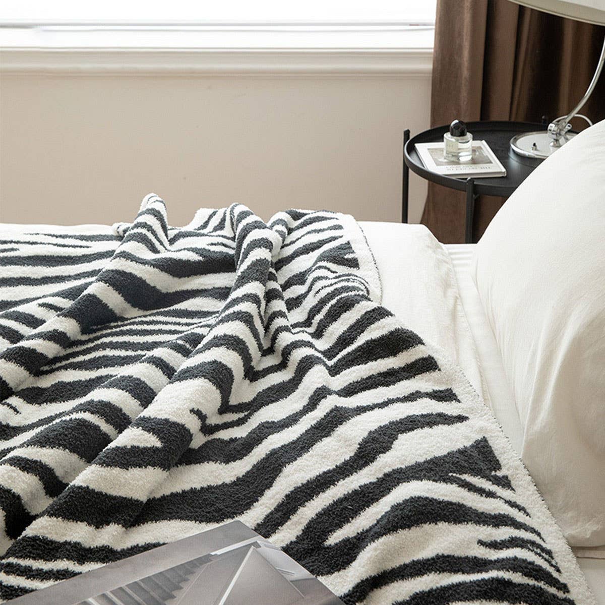 IRREGULAR ZEBRA PATTERN KNITTED WOOL THROW BLANKET_CWMM2383