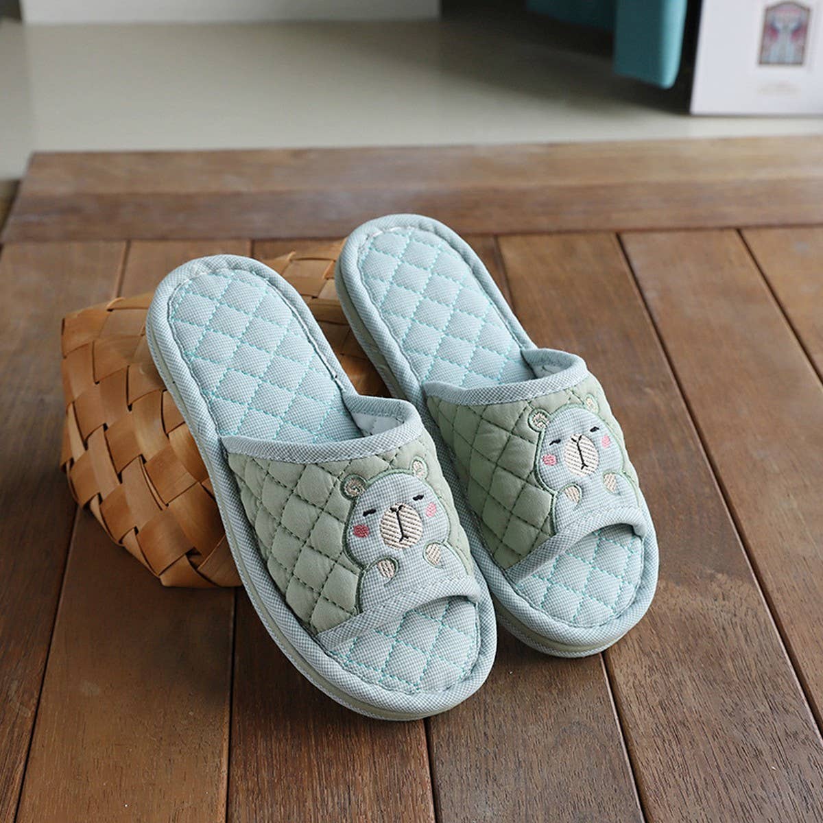 PLAID CAPYBARA THICK FABRIC SLIPPERS WITH GRIP_CWSHF0181