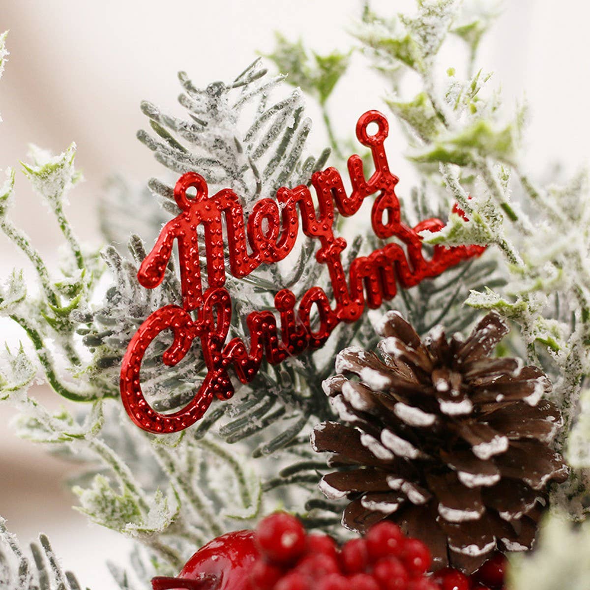 MINI CHRISTMAS TREE WITH RED BERRIES PINECONES_CWMM9895