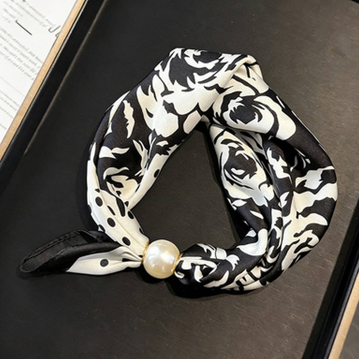 Ivory Pearl Magnetic Skinny Neck Scarf_Cwasc03933