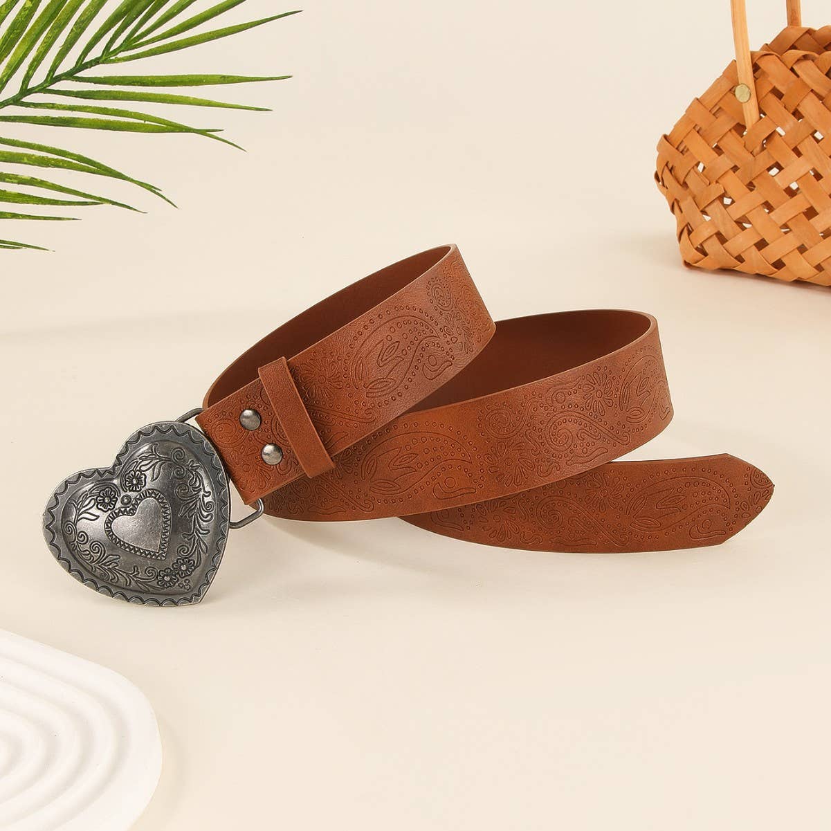 Heart-Shaped Engraved Niche Needle-Buckle Belt