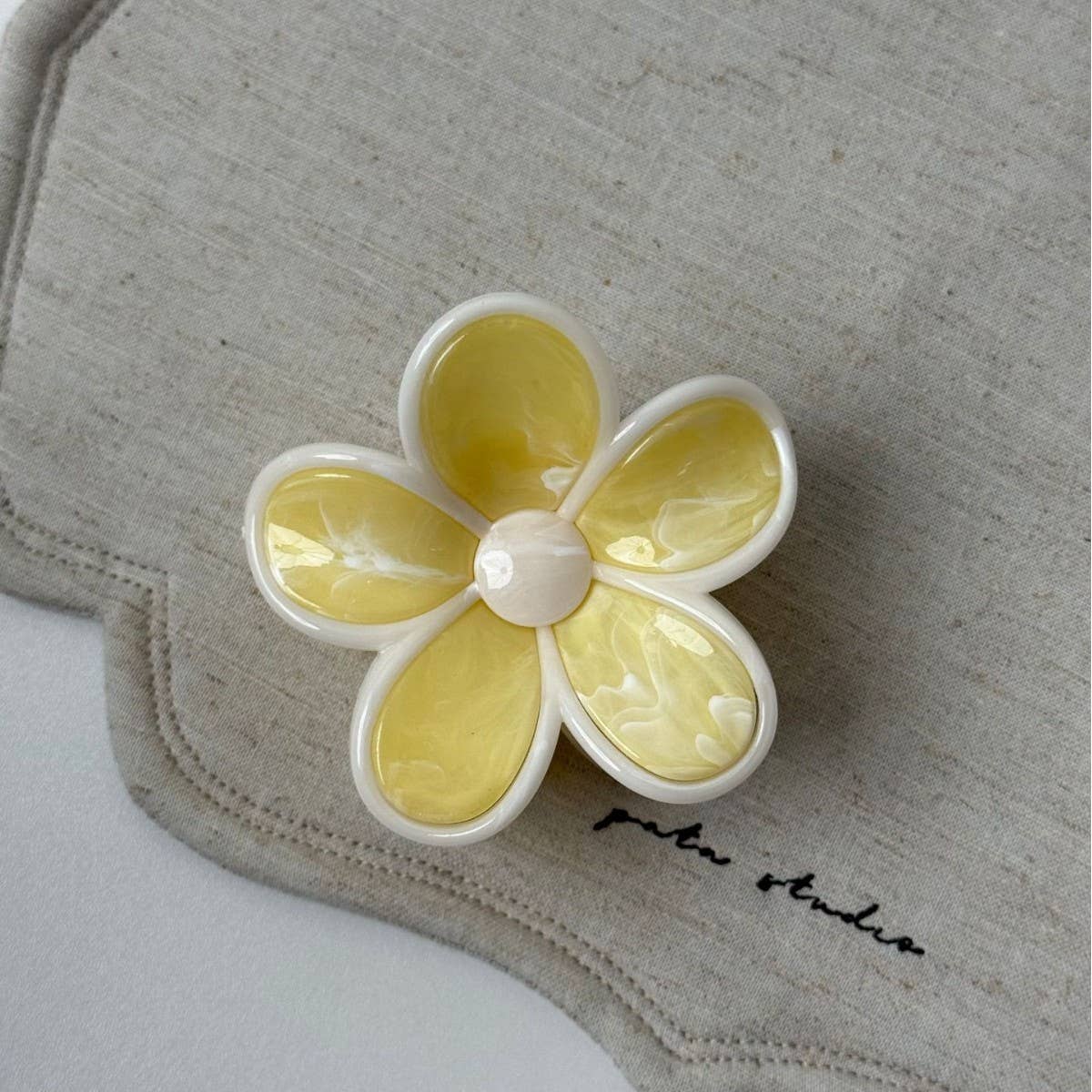 Cream Floral Claw Clip High Ponytail Hair Grip_Cwaha08257