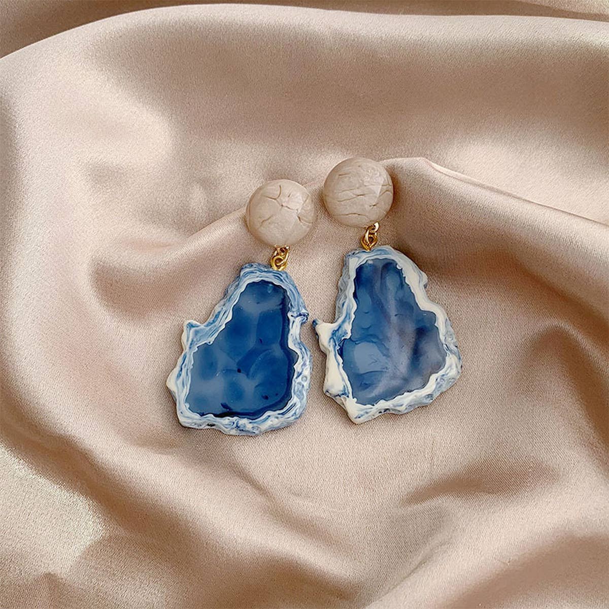 RETRO HAZE BLUE MARBLE EARRINGS_CWAJE1631