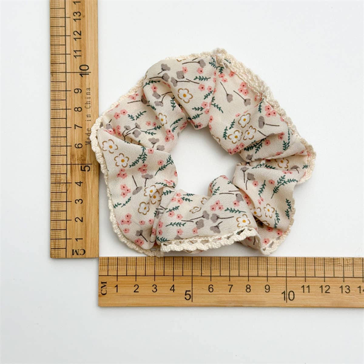 FLORAL LACE BORDER VERSATILE LARGE INTESTINE RING_CWAHA2430