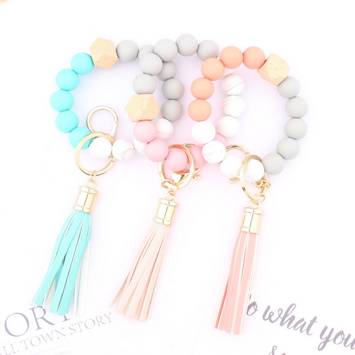COLORFUL KEYCHAIN TASSEL BRACELET_CWAJE0655
