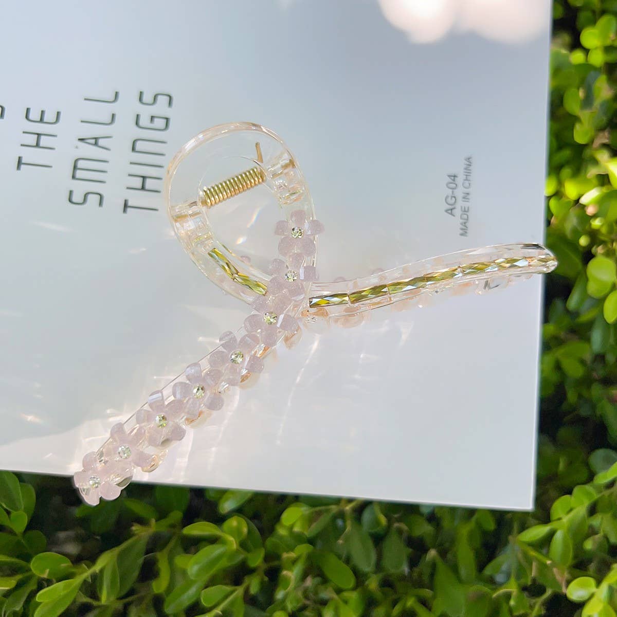 ELEGANT GLASS FLOWER HAIR CLAW SIMPLE SHARK CLIP_CWAHA1579