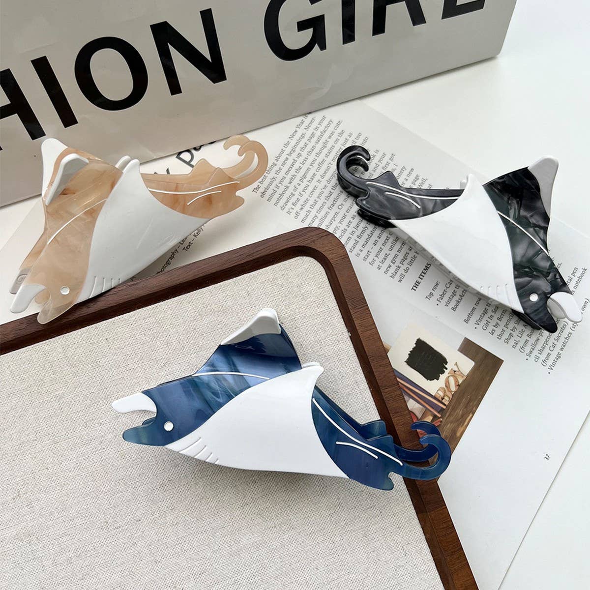 STINGRAY ACETATE HAIR CLAW CLIP FOR WOMEN_CWAHA5786