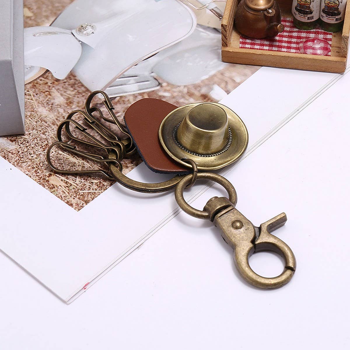 CREATIVE RETRO HAT LEATHER CAR KEYCHAIN_CWMM4717