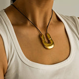 IRREGULAR HORSESHOE PENDANT LEATHER NECKLACE_CWMM8863