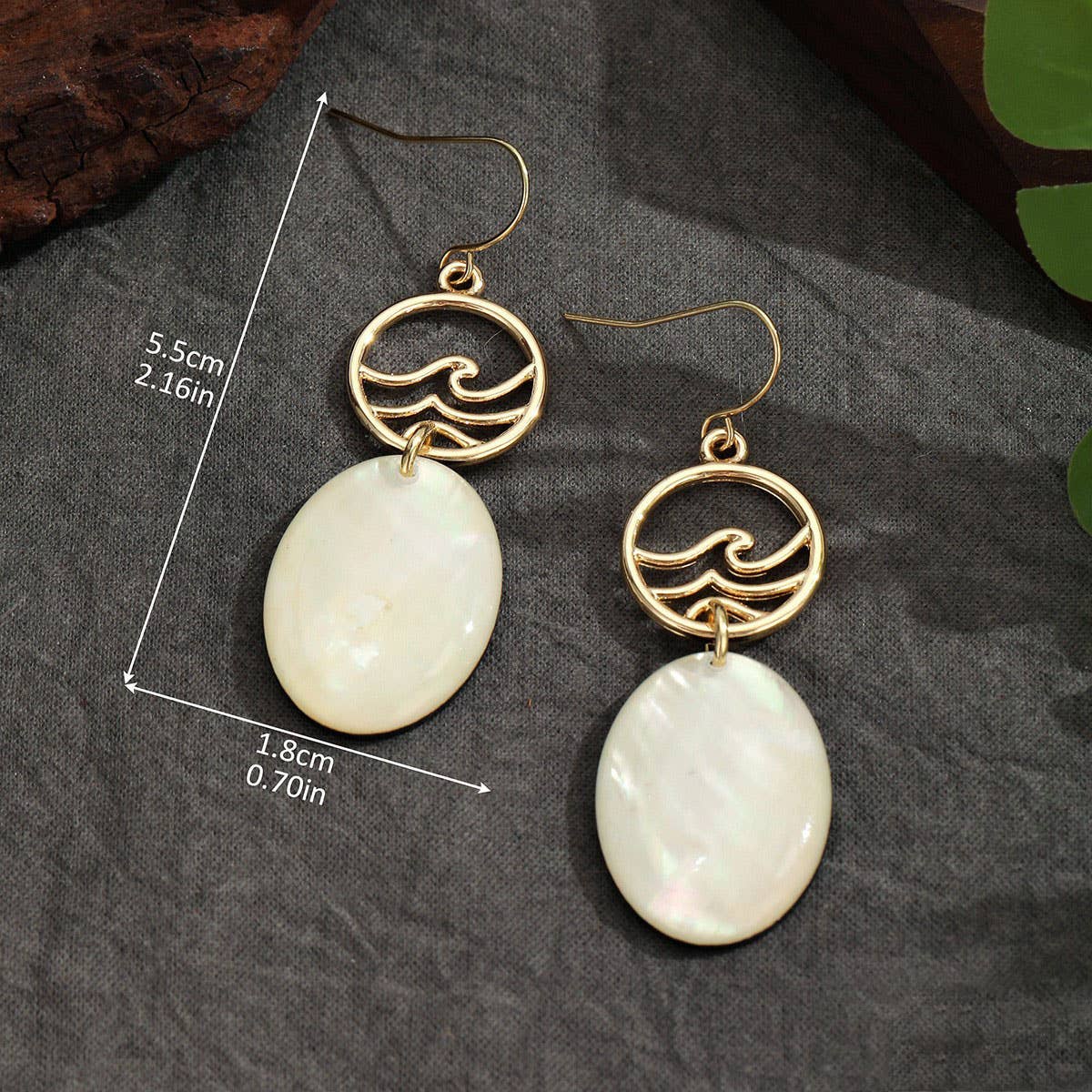 TEARDROP SHAPED WHITE SHELL TASSEL EARRINGS_CWMM4346