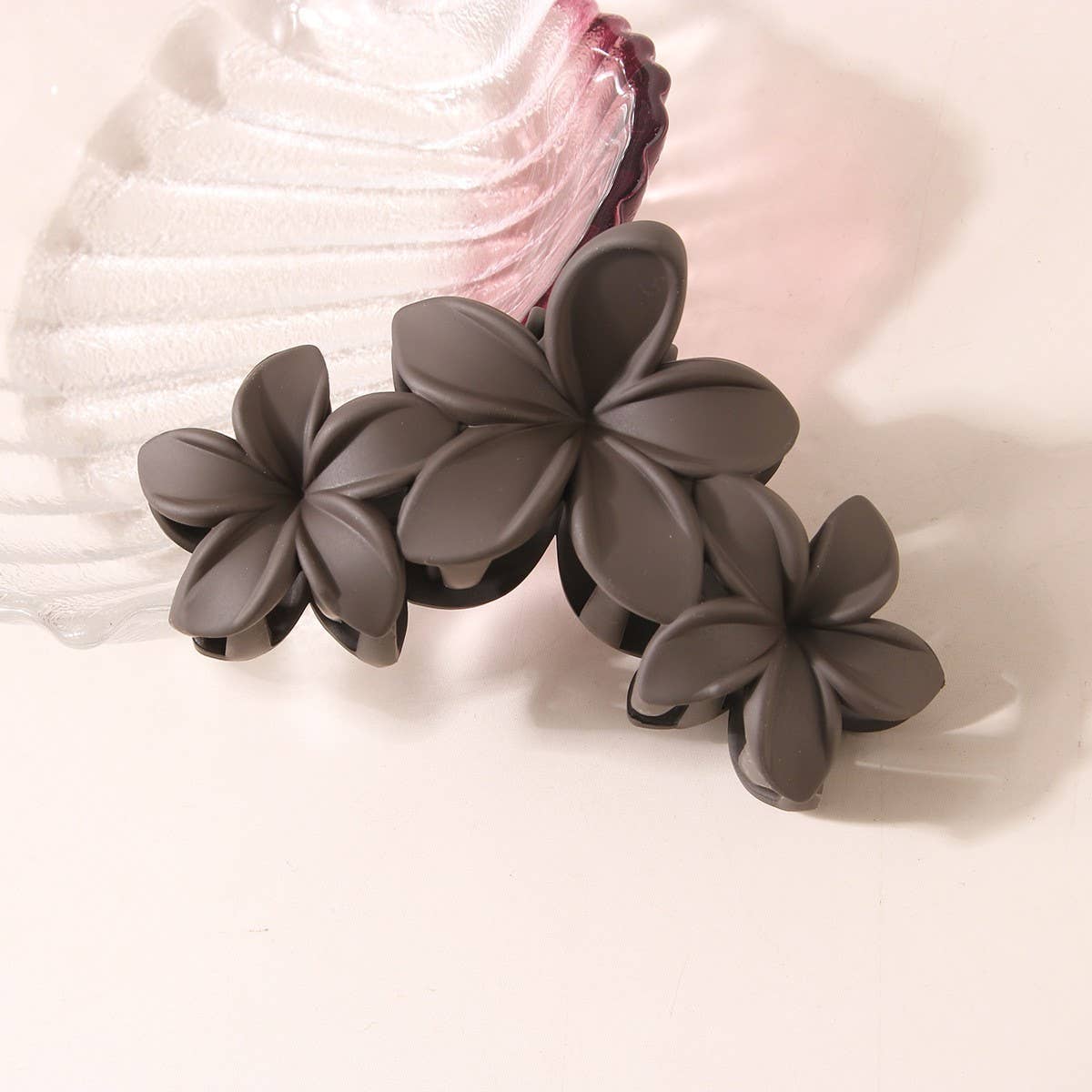 Cwaha07445_3 Flowers Matte Petal Hair Claw Clip For Women