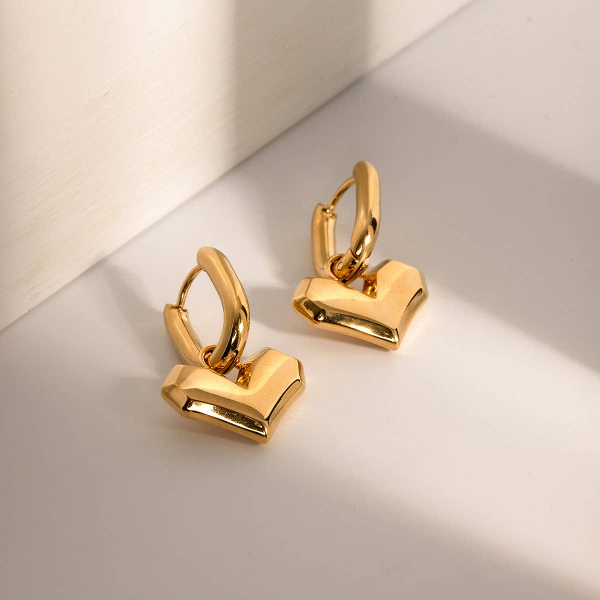 SIMPLE LOVE SHAPED PENDANT EARRINGS JEWELRY_CWAHA0896