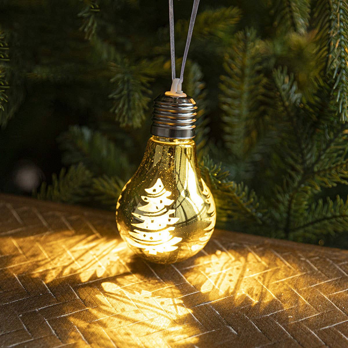 LED PLASTIC CHRISTMAS TREE HANGING LIGHT BALL_CWMM9743
