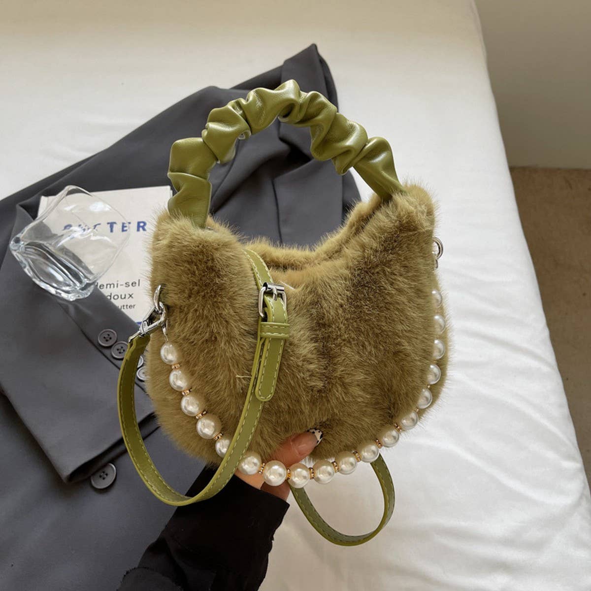 Winter Versatile Shoulder And Crossbody Plush Bag_Cwab3972