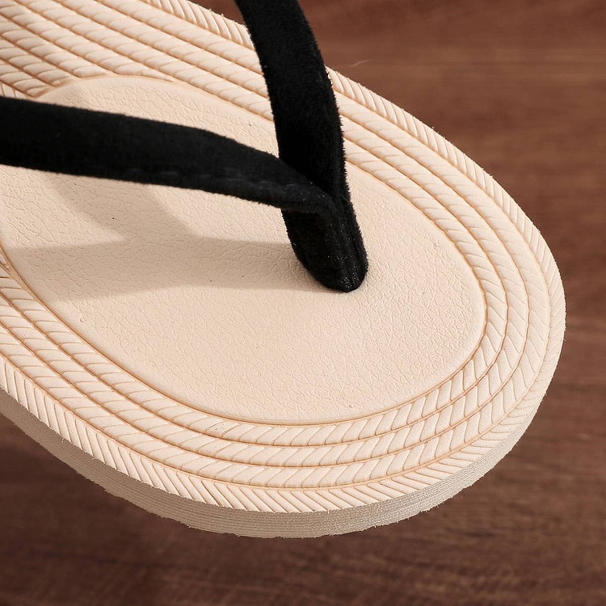 CASUAL EMBOSSED FLAT HEEL THONG SANDALS_CWSHS0719