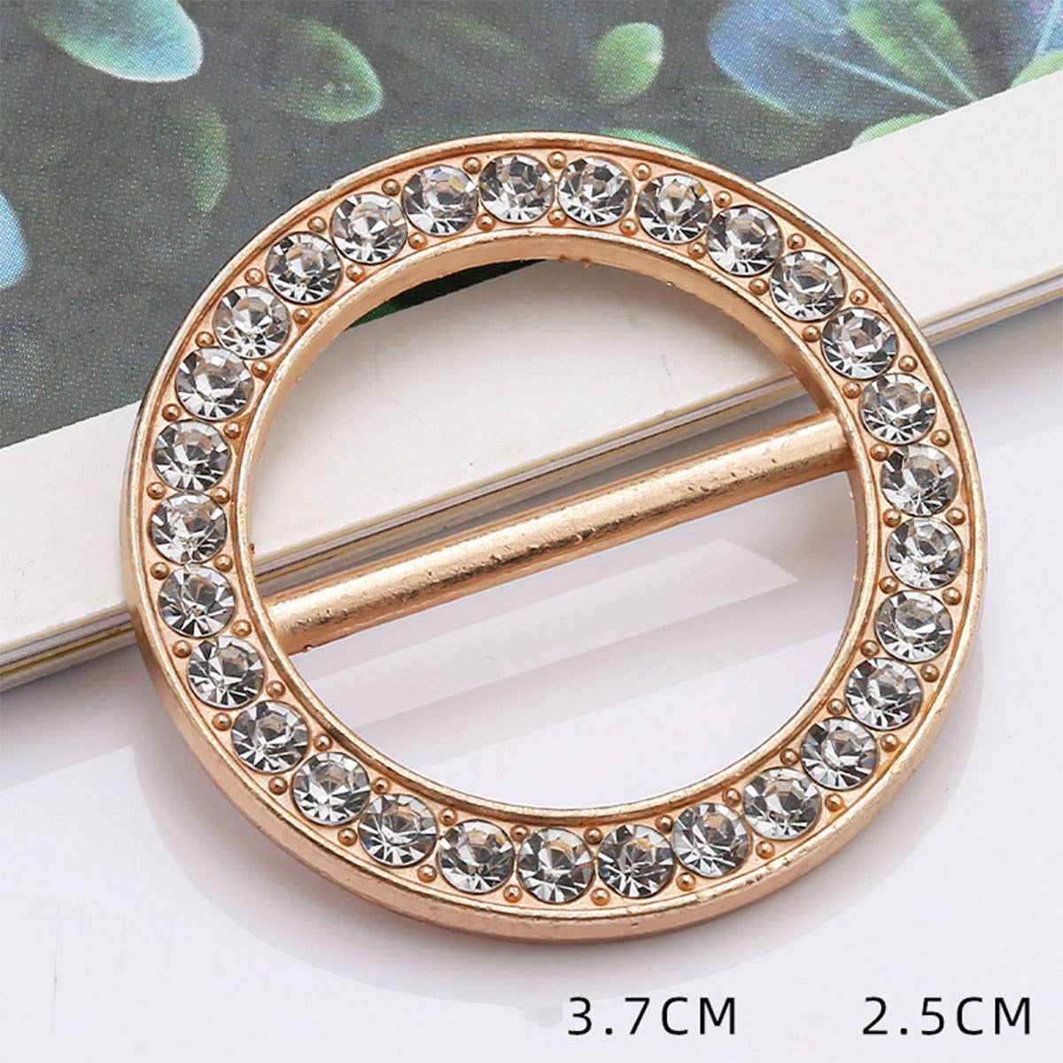 ROUND METAL DIAMOND SCARF RING WITH NO UPKEEP_CWMM2153