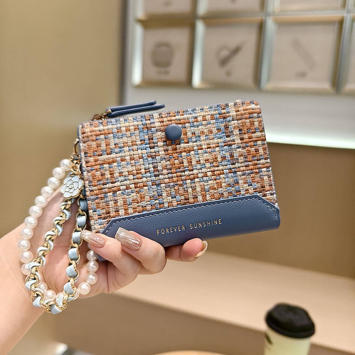 Textured Bow Pendant Bifold Wallet_Cwab06237