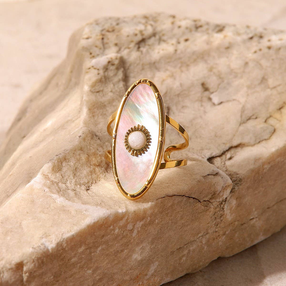 18K GOLD STAINLESS STEEL OVAL PEARL SHELL RING_CWAJE1246