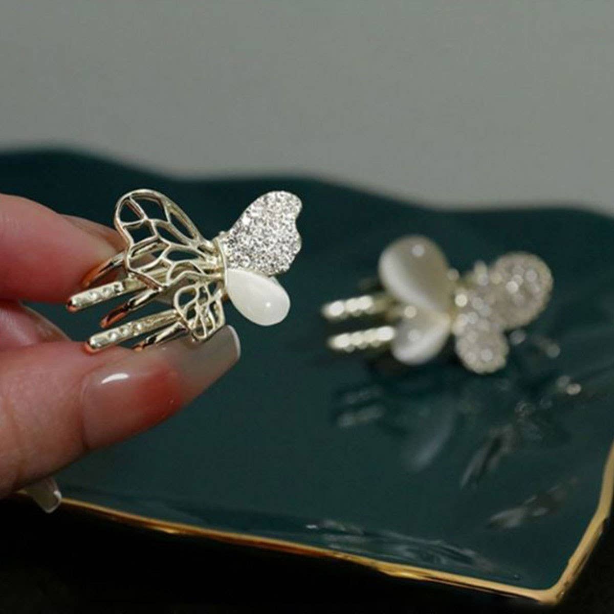 DELICATE BUTTERFLY HAIR CLAW SMALL SIDE BANG CLIP_CWAHA4667