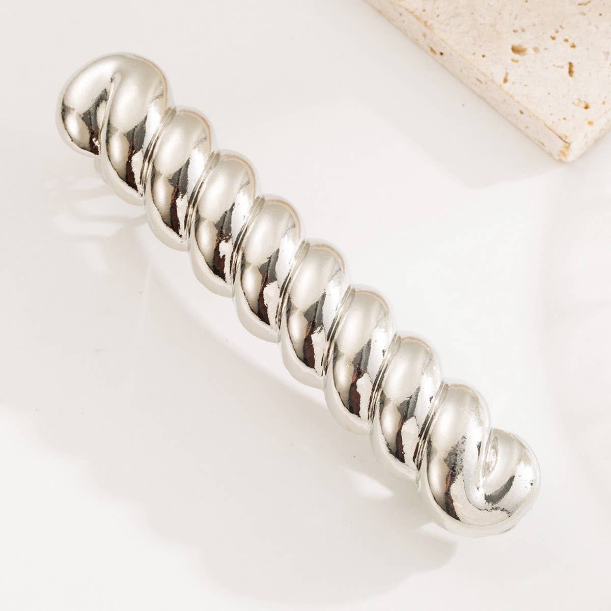 MINIMALIST METAL HAIR CLIP FOR TWISTED STYLES_CWAHA6238