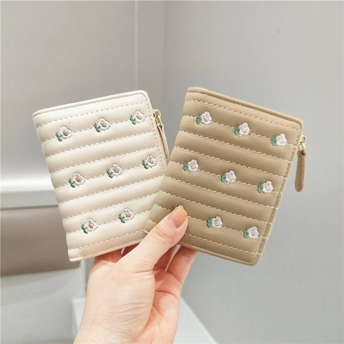 Cute Embroidered 2-Fold Wallet For Women_Cwab06256
