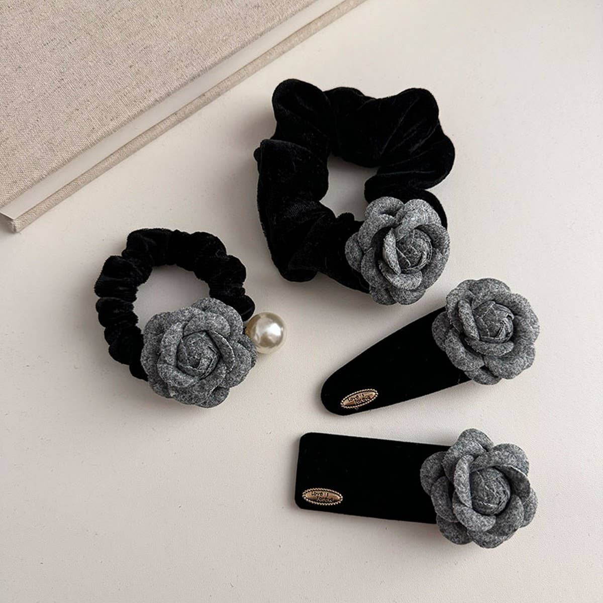 COOL GRAY CAMELLIA HAIRPIN HEADBAND_CWAHA4670