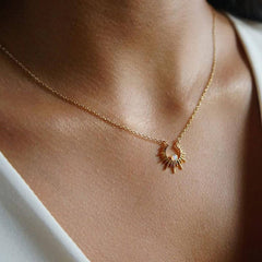 STAR AND MOON HOLLOW CLAVICLE NECKLACE_CWMM5326