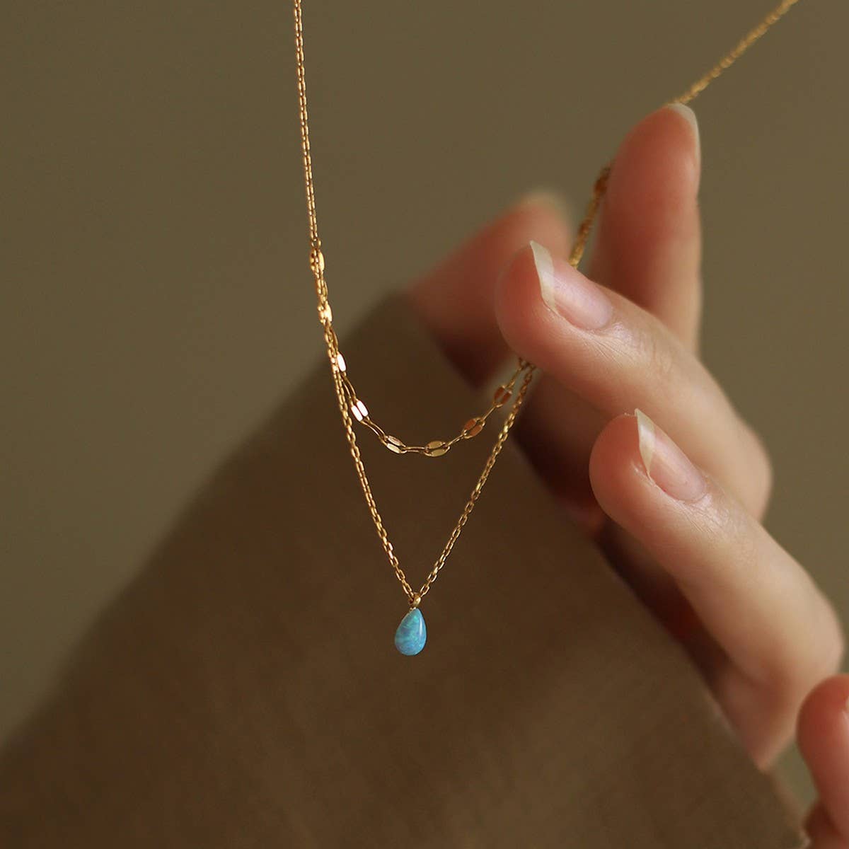 BLUE TEARDROP GLITTER DOUBLE LAYER NECKLACE_CWAJE1579