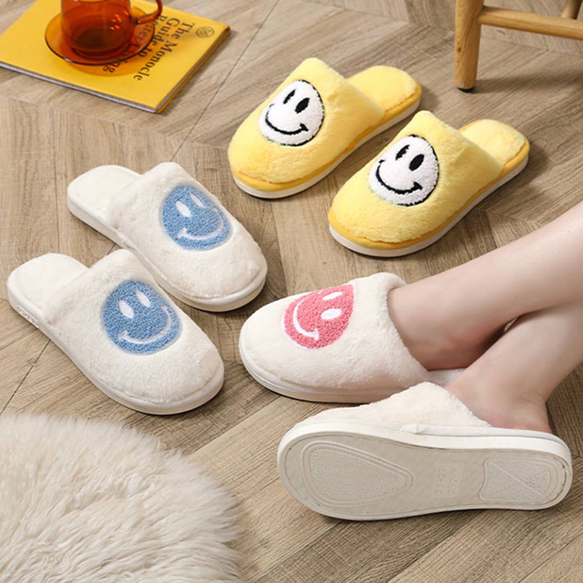 COZY SMILING FACE SLIPPERS FUZZY SLIPPERS WOMEN_CWSHS0249