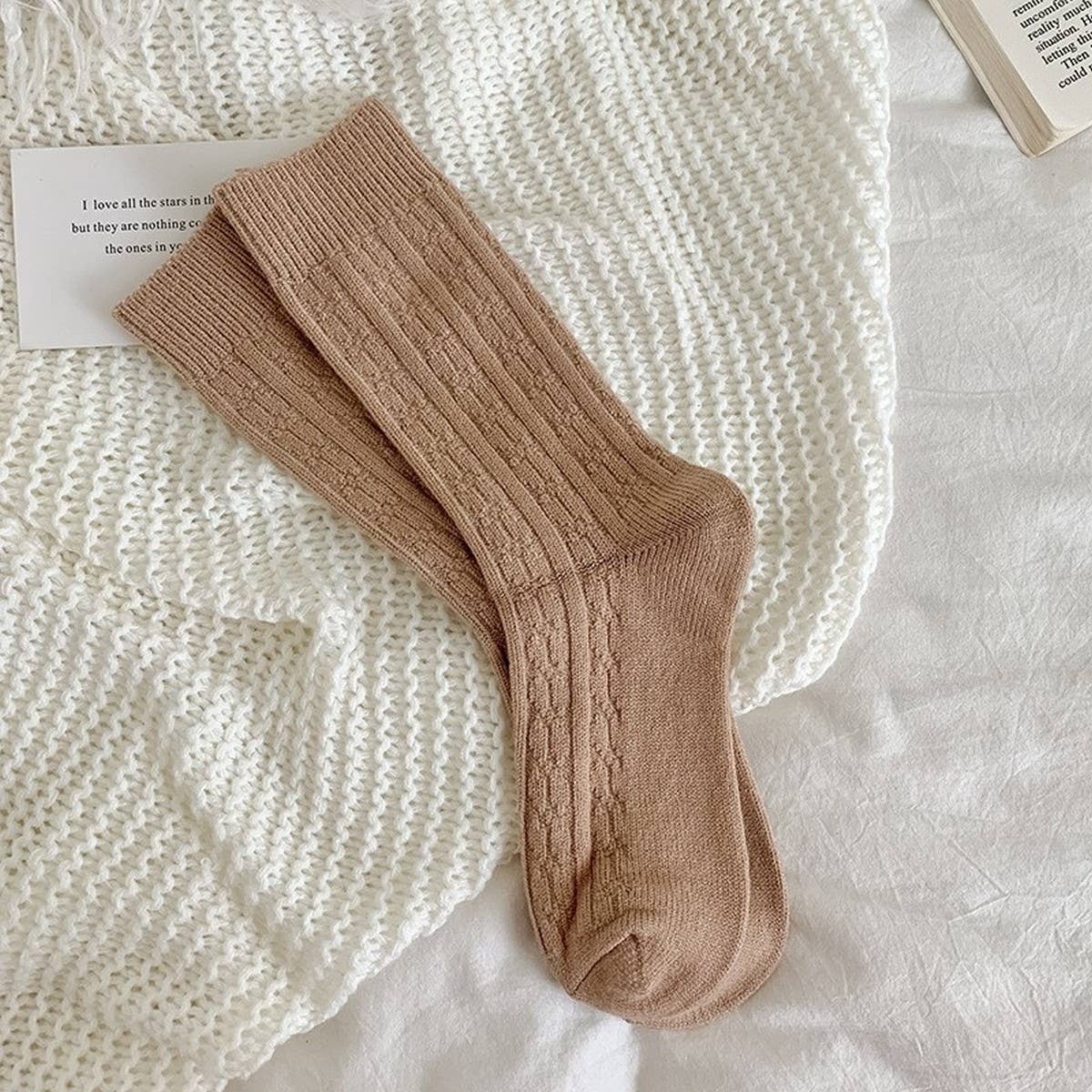 AUTUMN AND WINTER CABLE KNIT SOCKS_CWMS1067