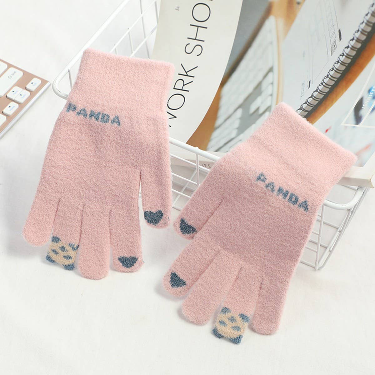 RED PANDA KNITTED WARM TOUCHSCREEN GLOVES_CWAG0152