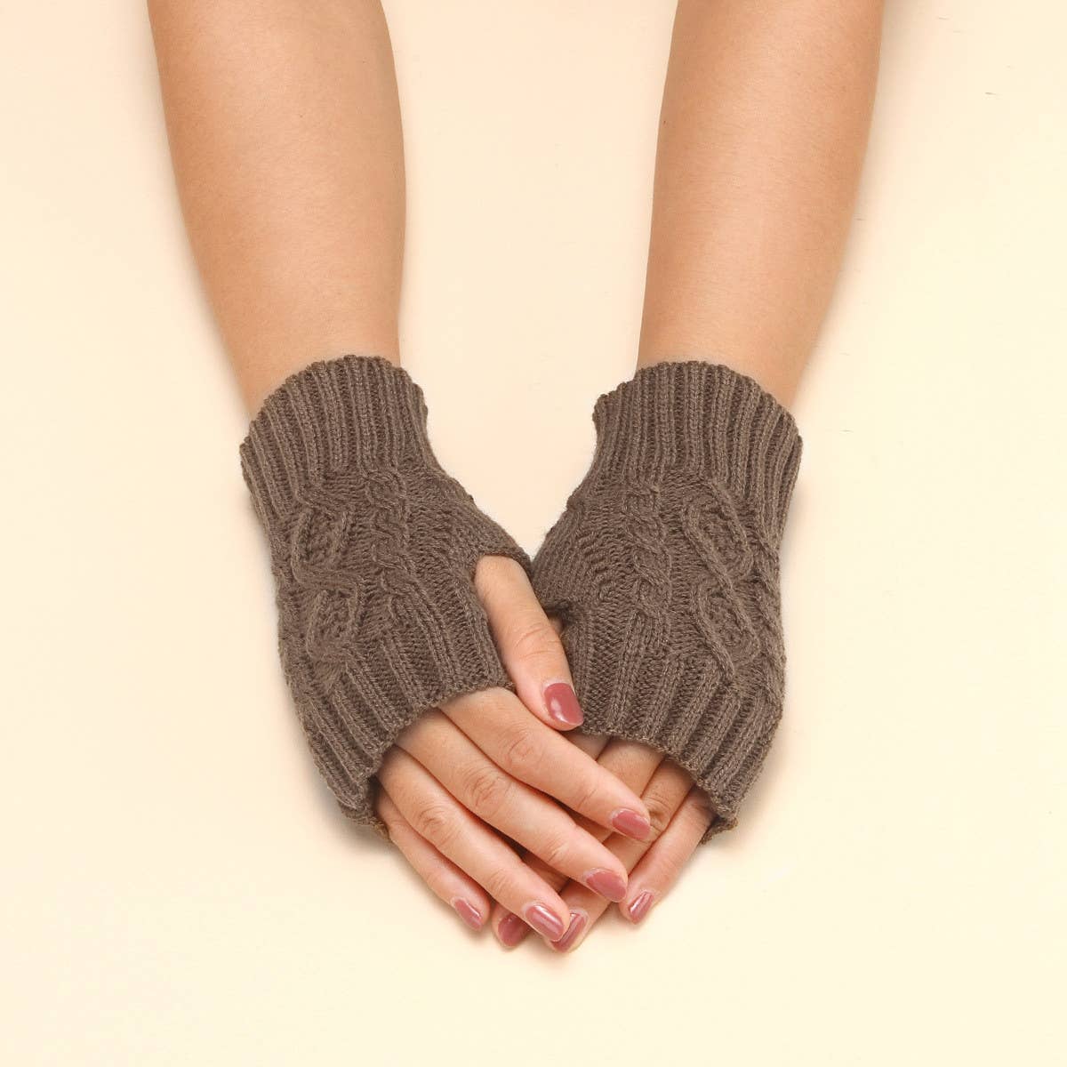 KNITTED DIAMOND SHAPED FINGER HOLE GLOVES_CWAG0088