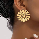 PERSONALIZED DAISY SHAPED ROUND EARRINGS_CWAJE1889