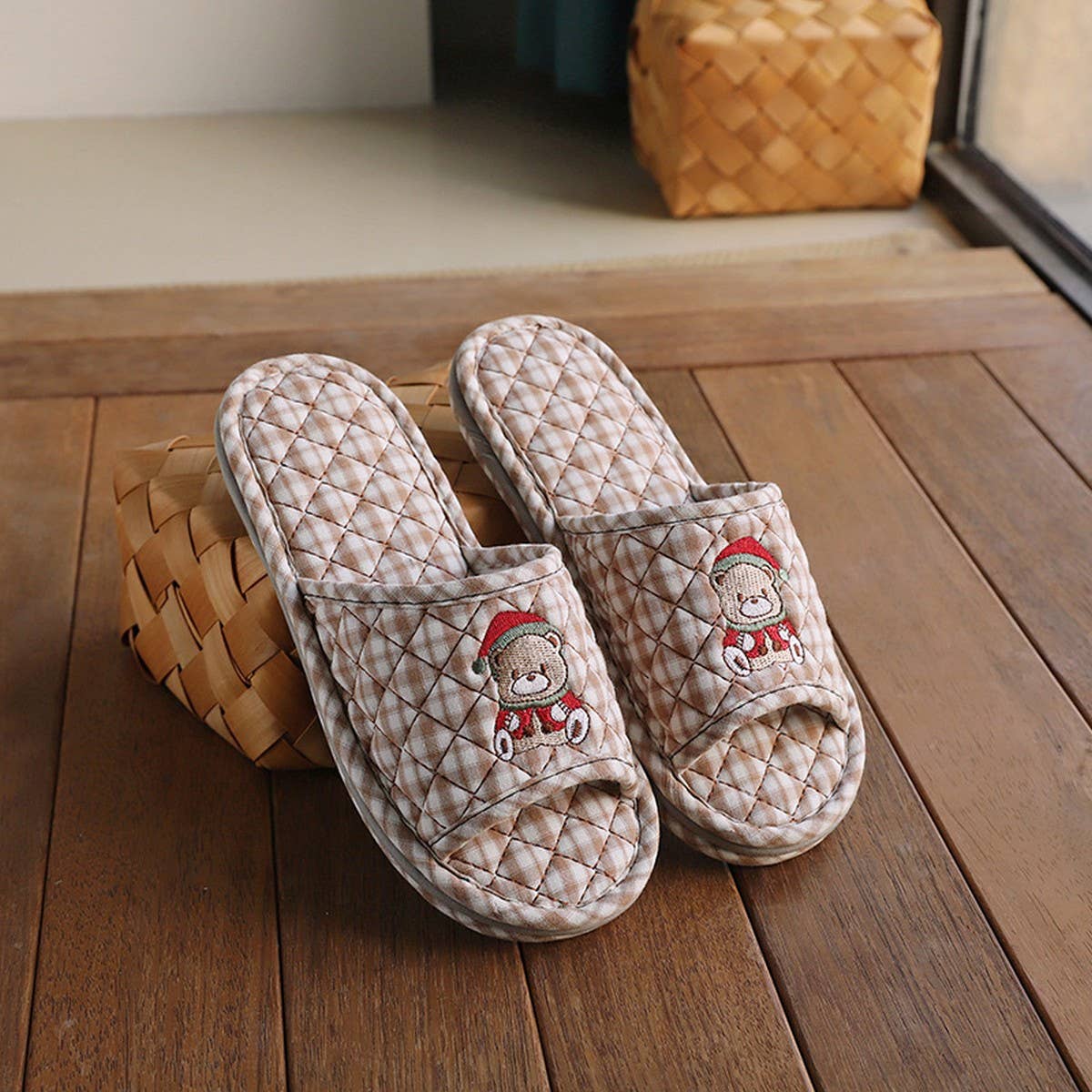 CUTE BEAR COTTON SLIPPERS WITH THICK SOLE_CWSHF0200