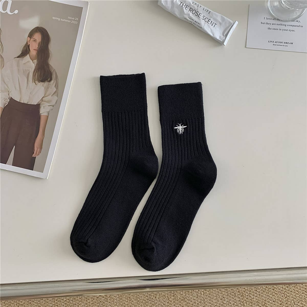 EMBROIDERED MID CALF VERTICAL KNITTED PILE SOCKS_CWMS0944