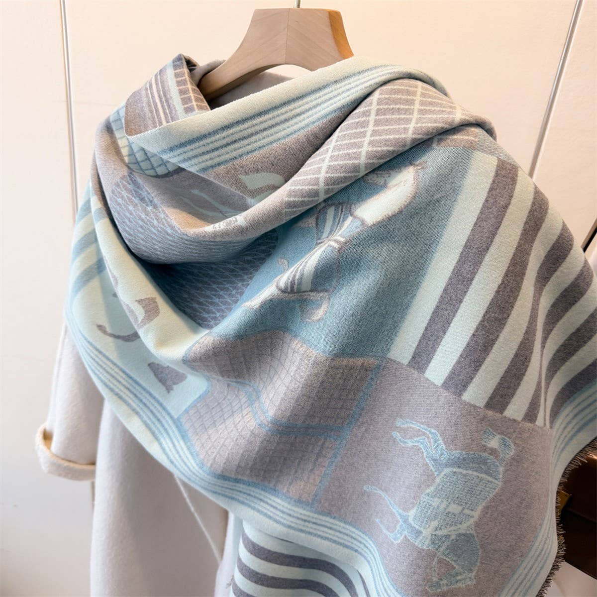 Luxury Carriage Reversible Tassel Scarf_Cwasc03453