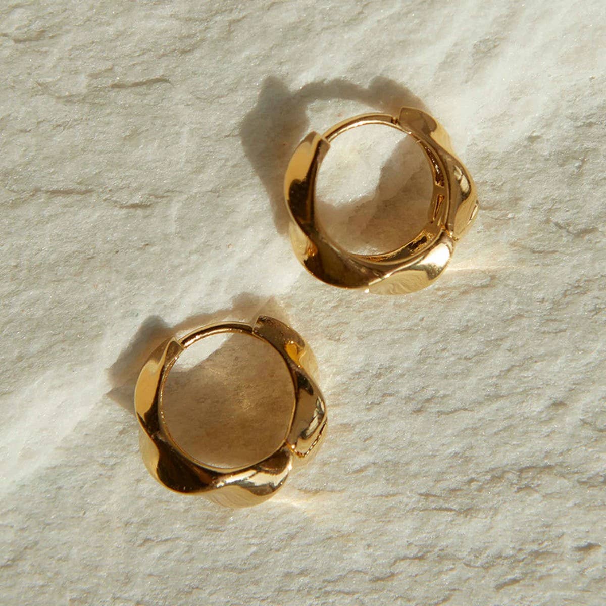 IRREGULAR CONVEX AND CONCAVE DESIGN ROUND EARRINGS_CWAJE1761