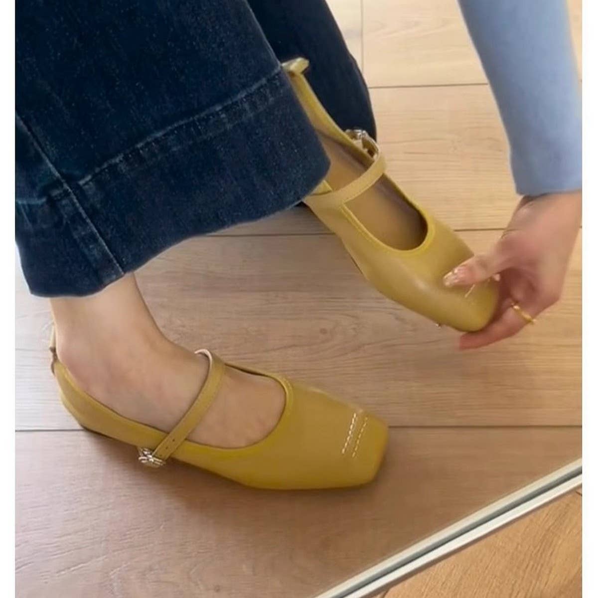 SOFT YELLOW SQUARE TOE MARY JANE FLAT SHOES_CWSHF0123