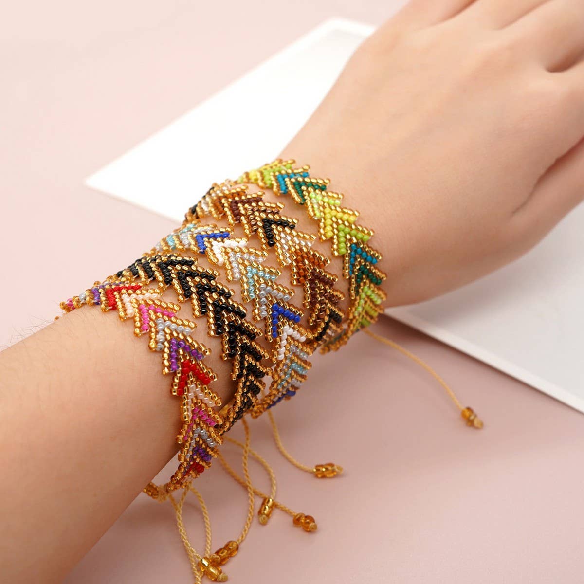 RICE BEAD HAND WOVEN RAINBOW FLOWER BRACELET_CWMM3796