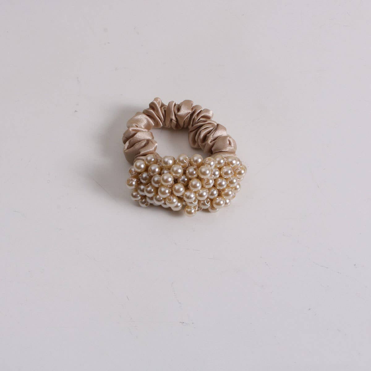 NEW SIMPLE PEARL SCRUNCHIE CUTE FRESH HAIR TIE_CWAHA6774