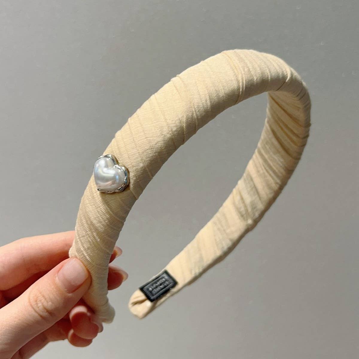 TEMPERAMENT LOVE HEART PLEATED HEADBAND_CWAHA2842