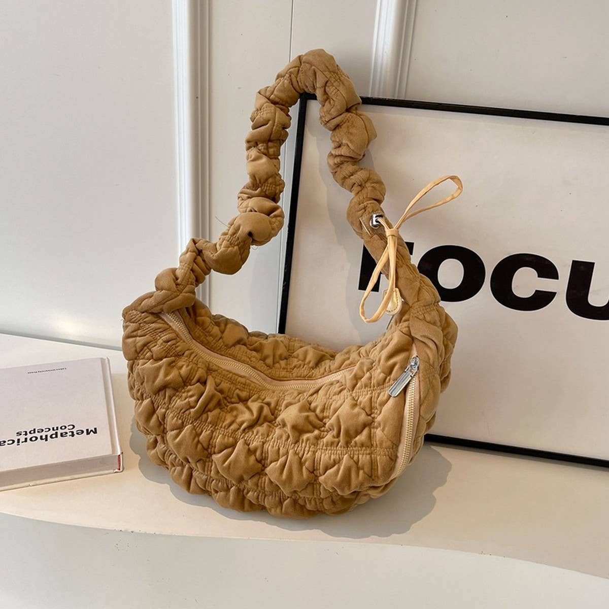 LARGE PUFFY VELVET CLOUD SHOULDER BAG_CUAB00492