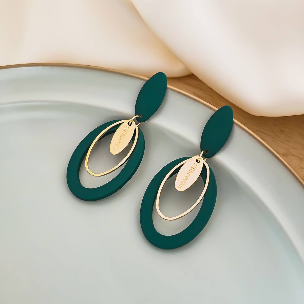 SIMPLE GEOMETRIC OVAL HOLLOW EARRINGS_CWAJE1867