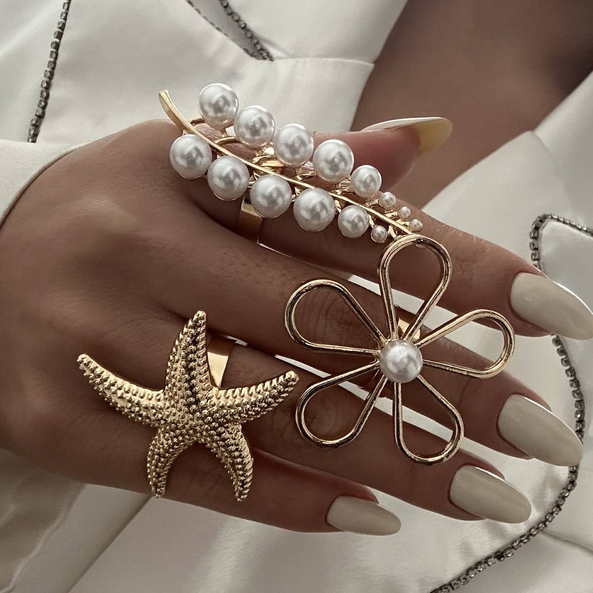 IRREGULAR HOLLOW WINDING IMITATION PEARL RING_CWMM3234